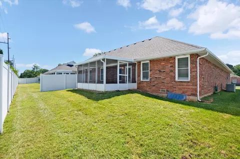 Exterior - 1333 W Edgewood St, Springfield, MO 65807 photo 7 of 9