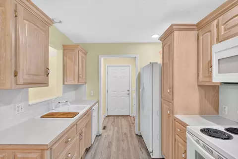 Entry Way - 1333 W Edgewood St, Springfield, MO 65807 photo 2 of 2