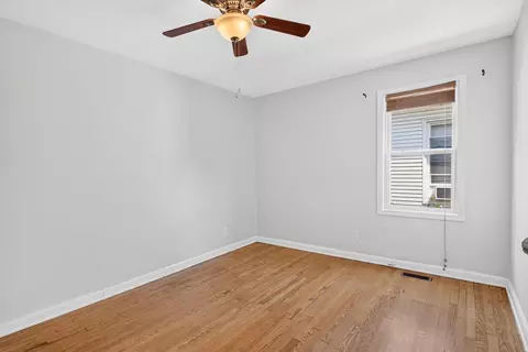 Bedroom - 1345 E Walnut St, Springfield, MO 65802 photo 4 of 5