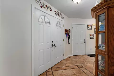 Entry Way - 725 S Christopher Ave, Springfield, MO 65802 photo 2 of 2