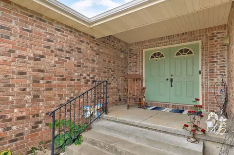 Entry Way - 725 S Christopher Ave, Springfield, MO 65802 photo 1 of 2