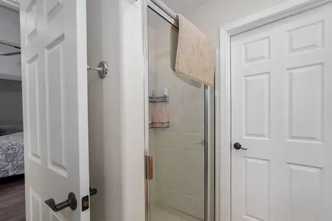 Bath - 725 S Christopher Ave, Springfield, MO 65802 photo 3 of 5