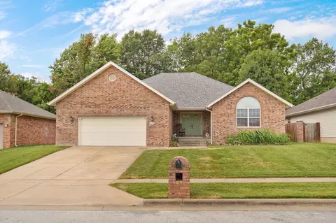 Exterior - 725 S Christopher Ave, Springfield, MO 65802 photo 2 of 10