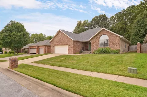 Exterior - 725 S Christopher Ave, Springfield, MO 65802 photo 3 of 10