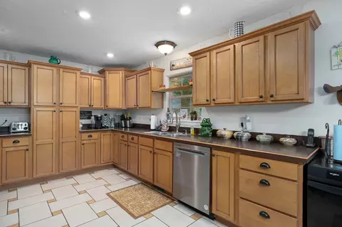 Kitchen - 725 S Christopher Ave, Springfield, MO 65802 photo 3 of 4