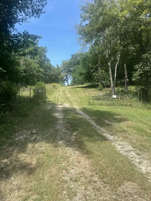 1759 E 555th Rd, Brighton, MO 65617