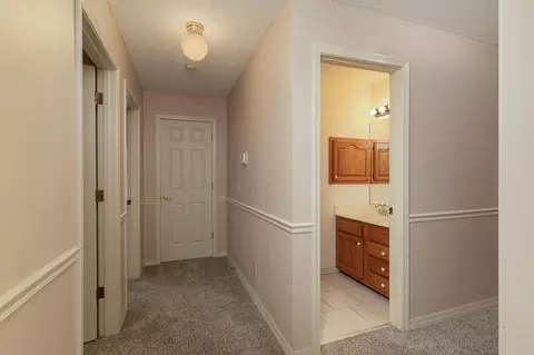 Entry Way - 4035 S Parkcrest Ave, Springfield, MO 65810 photo 4 of 4