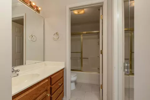 Bath - 4035 S Parkcrest Ave, Springfield, MO 65810 photo 1 of 3