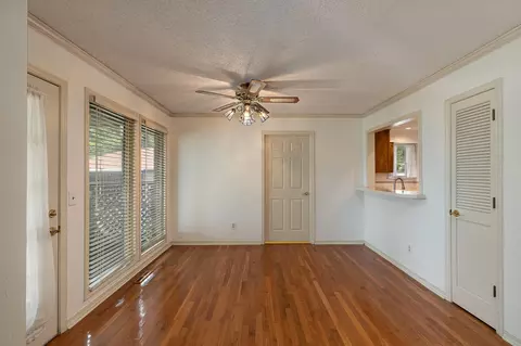 Living - 4035 S Parkcrest Ave, Springfield, MO 65810 photo 4 of 5