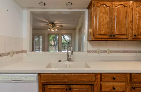 Kitchen - 4035 S Parkcrest Ave, Springfield, MO 65810 photo 2 of 4