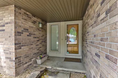 Entry Way - 4035 S Parkcrest Ave, Springfield, MO 65810 photo 1 of 4