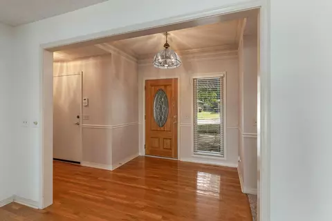 Entry Way - 4035 S Parkcrest Ave, Springfield, MO 65810 photo 2 of 4