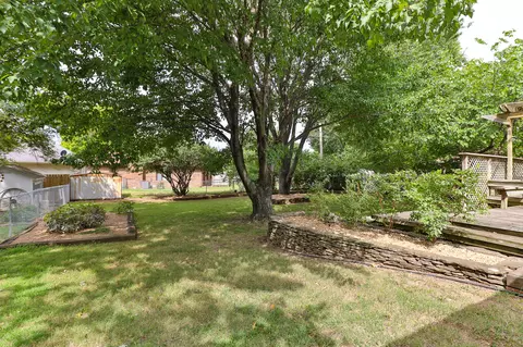 Exterior - 4035 S Parkcrest Ave, Springfield, MO 65810 photo 6 of 7