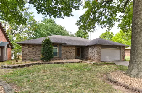 Exterior - 4035 S Parkcrest Ave, Springfield, MO 65810 photo 2 of 7