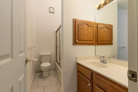 Bath - 4035 S Parkcrest Ave, Springfield, MO 65810 photo 2 of 3