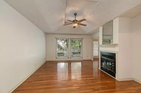 Living - 4035 S Parkcrest Ave, Springfield, MO 65810 photo 1 of 5