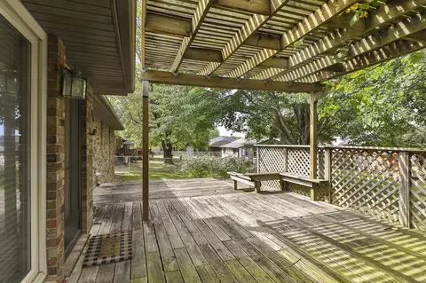 Exterior - 4035 S Parkcrest Ave, Springfield, MO 65810 photo 4 of 7