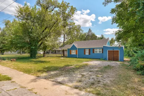 Exterior - 2620 W Chestnut St, Springfield, MO 65802 photo 3 of 6