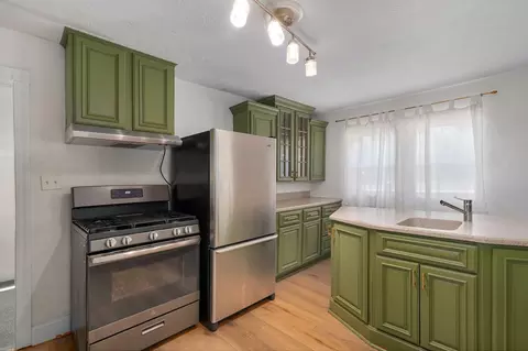 Kitchen - 2620 W Chestnut St, Springfield, MO 65802 photo 3 of 4