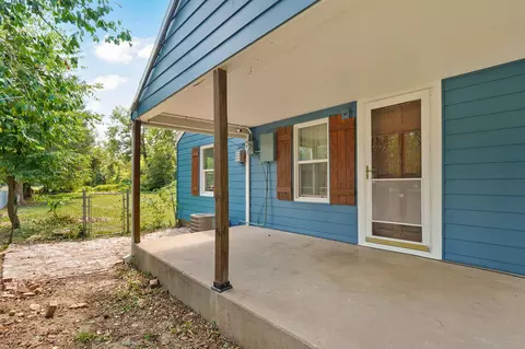 Exterior - 2620 W Chestnut St, Springfield, MO 65802 photo 4 of 6