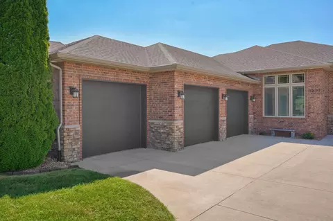 Exterior - 3820 E Rosebrier St, Springfield, MO 65809 photo 3 of 10