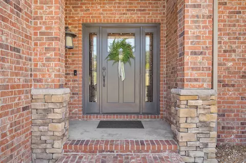 Entry Way - 3820 E Rosebrier St, Springfield, MO 65809 photo 1 of 5