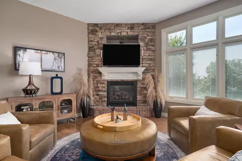 Living - 3820 E Rosebrier St, Springfield, MO 65809 photo 2 of 4
