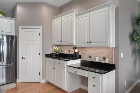 Kitchen - 3820 E Rosebrier St, Springfield, MO 65809 photo 2 of 5