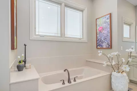 Bath - 3820 E Rosebrier St, Springfield, MO 65809 photo 2 of 5