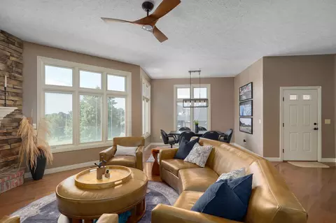 Living - 3820 E Rosebrier St, Springfield, MO 65809 photo 3 of 4