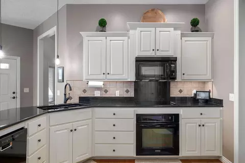 Kitchen - 3820 E Rosebrier St, Springfield, MO 65809 photo 5 of 5