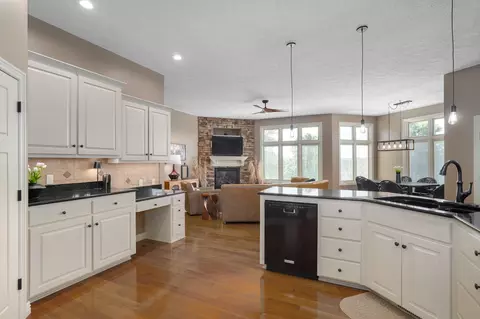 Kitchen - 3820 E Rosebrier St, Springfield, MO 65809 photo 4 of 5