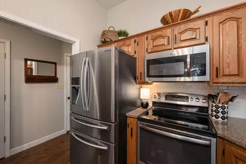 Kitchen - 2103 W Sexton Dr, Springfield, MO 65810 photo 4 of 5