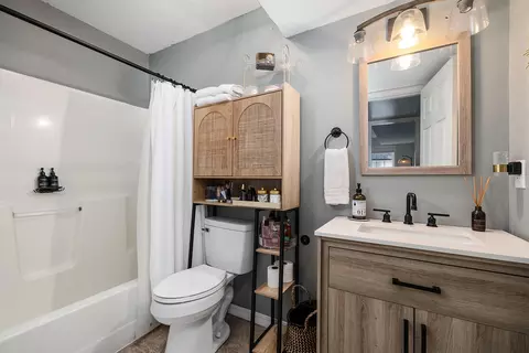 Bath - 2103 W Sexton Dr, Springfield, MO 65810 photo 4 of 4