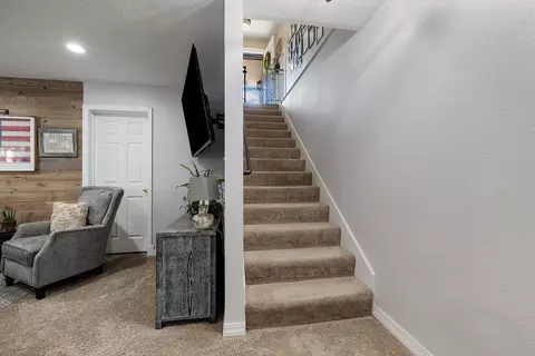 Entry Way - 2103 W Sexton Dr, Springfield, MO 65810 photo 2 of 2