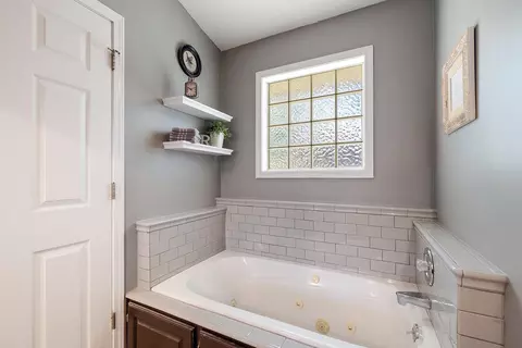 Bath - 2103 W Sexton Dr, Springfield, MO 65810 photo 2 of 4