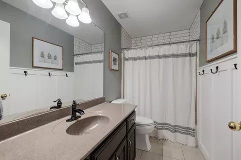 Bath - 2103 W Sexton Dr, Springfield, MO 65810 photo 3 of 4