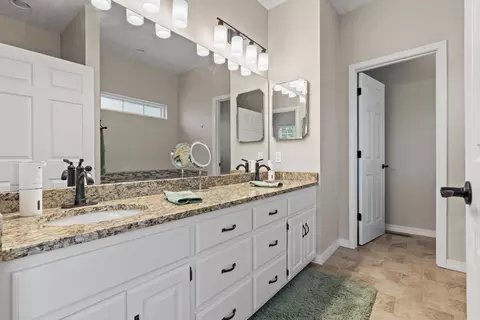 Bath - 227 Sherman Way, Branson, MO 65616 photo 2 of 6