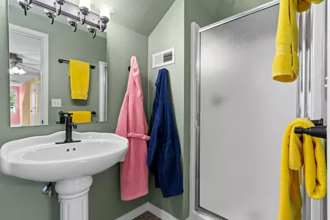 Bath - 227 Sherman Way, Branson, MO 65616 photo 5 of 6