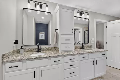 Bath - 2753 W Fishhook Ave, Ozark, MO 65721 photo 1 of 4