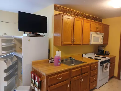 Kitchen - 11099 SW State Rte 7, Clinton, MO 64735 photo 1 of 2