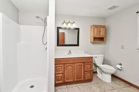 Bath - 1929 S Fairway Ave, Springfield, MO 65804 photo 2 of 4