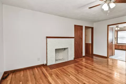 Living - 1929 S Fairway Ave, Springfield, MO 65804 photo 2 of 4