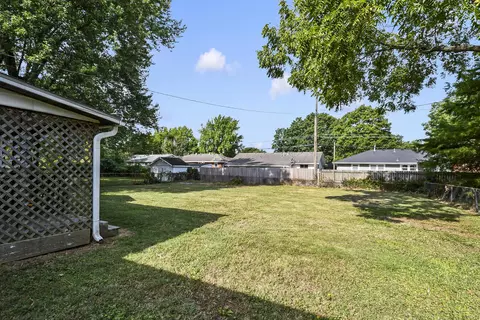 Exterior - 1929 S Fairway Ave, Springfield, MO 65804 photo 9 of 11