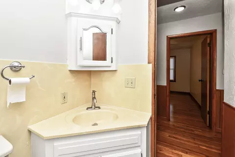 Bath - 1929 S Fairway Ave, Springfield, MO 65804 photo 4 of 4
