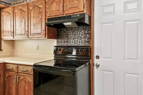 Kitchen - 1929 S Fairway Ave, Springfield, MO 65804 photo 6 of 7