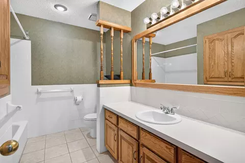 Bath - 3447 S Valley View Ave, Springfield, MO 65804 photo 1 of 3
