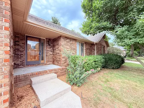 Exterior - 3447 S Valley View Ave, Springfield, MO 65804 photo 3 of 4