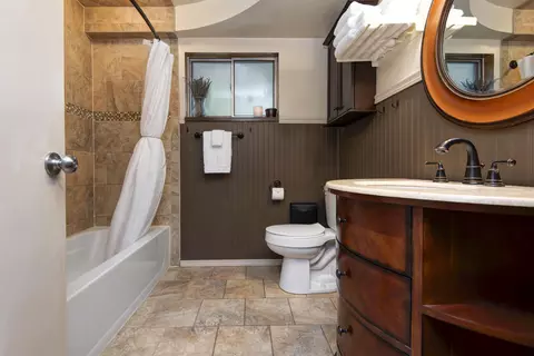 Bath - 426 N Oak Grove Ave, Springfield, MO 65802 photo 1 of 1