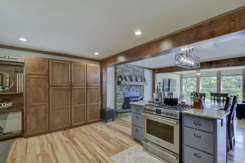Kitchen - 116 Ironwood St, Shell Knob, MO 65747 photo 4 of 4